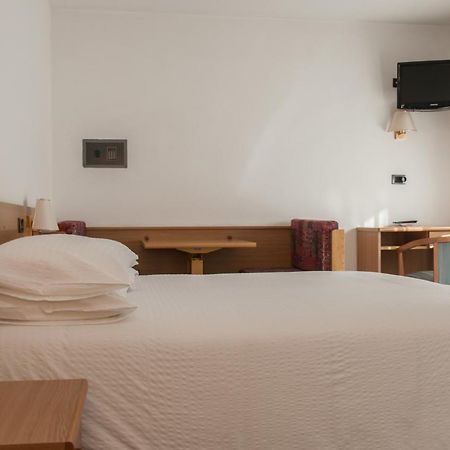 Hotel Ai Pini Виго-ди-Фасса Экстерьер фото