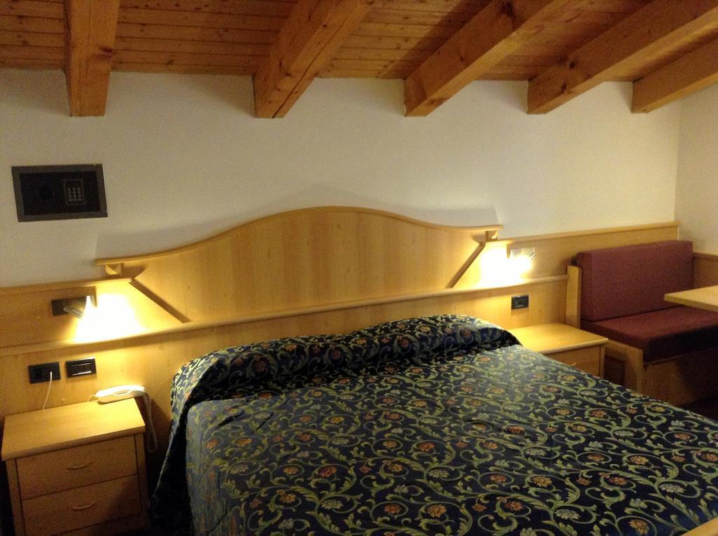Hotel Ai Pini Виго-ди-Фасса Экстерьер фото