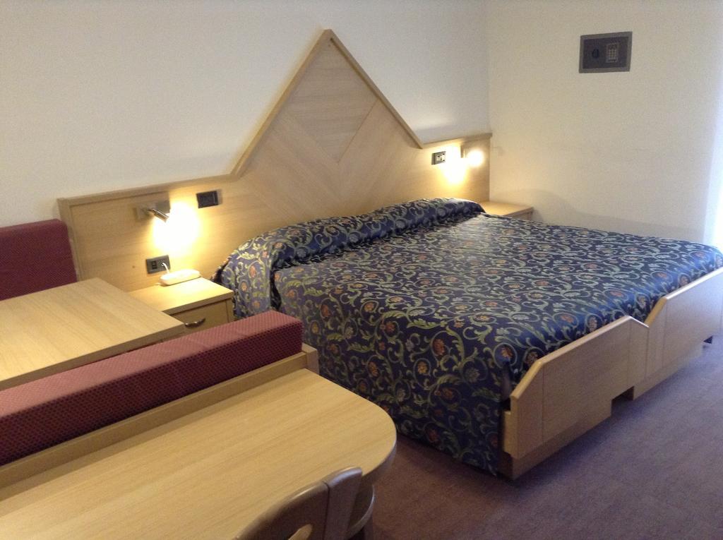 Hotel Ai Pini Виго-ди-Фасса Экстерьер фото