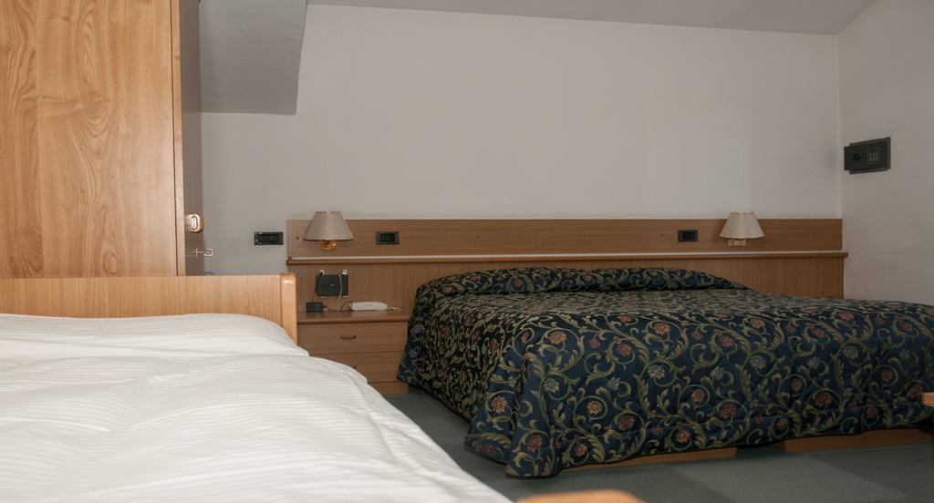 Hotel Ai Pini Виго-ди-Фасса Экстерьер фото