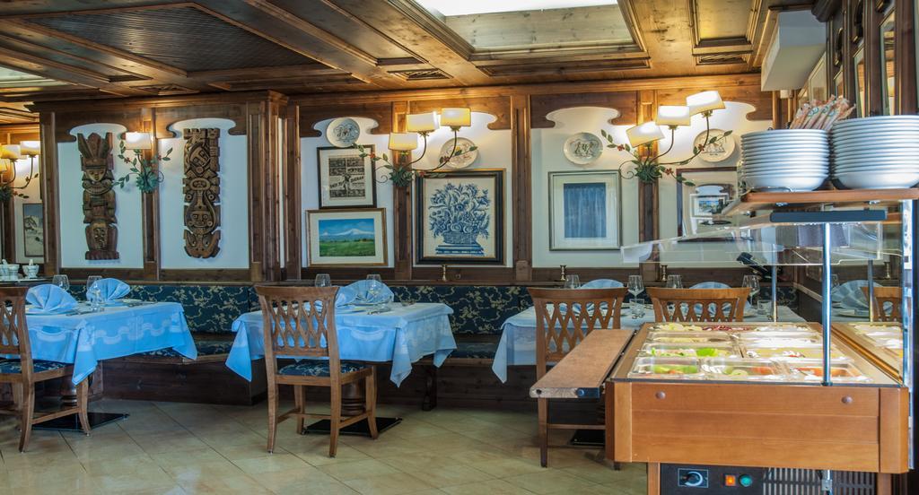 Hotel Ai Pini Виго-ди-Фасса Экстерьер фото